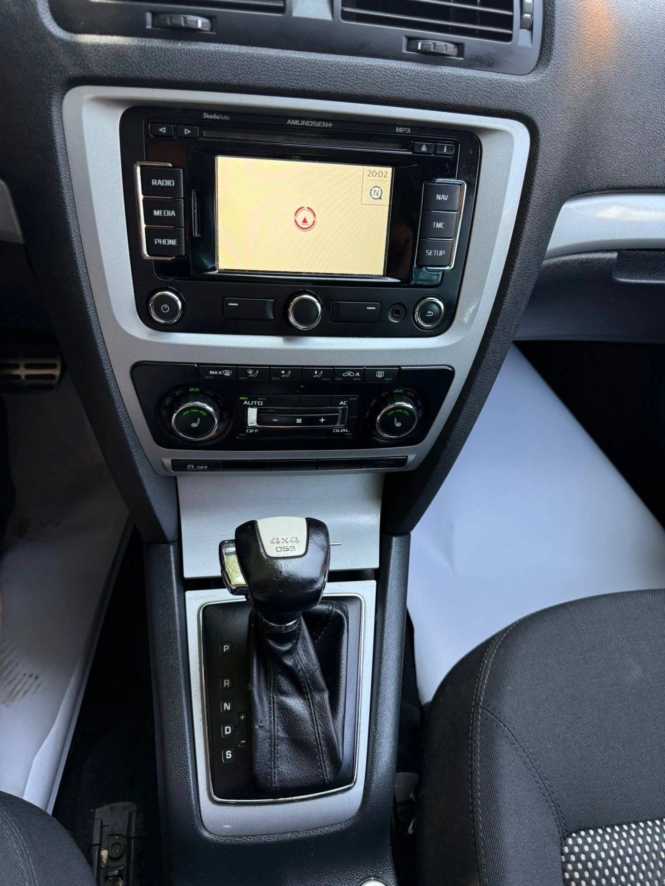 Skoda Octavia 2.0 Tdi 4x4 alldrive, снимка 14 - Автомобили и джипове - 54241852