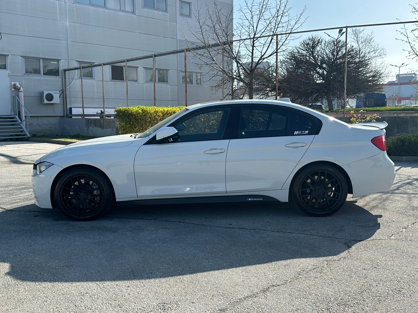 BMW 335 M-пакет/305кс, снимка 2 - Автомобили и джипове - 54250677