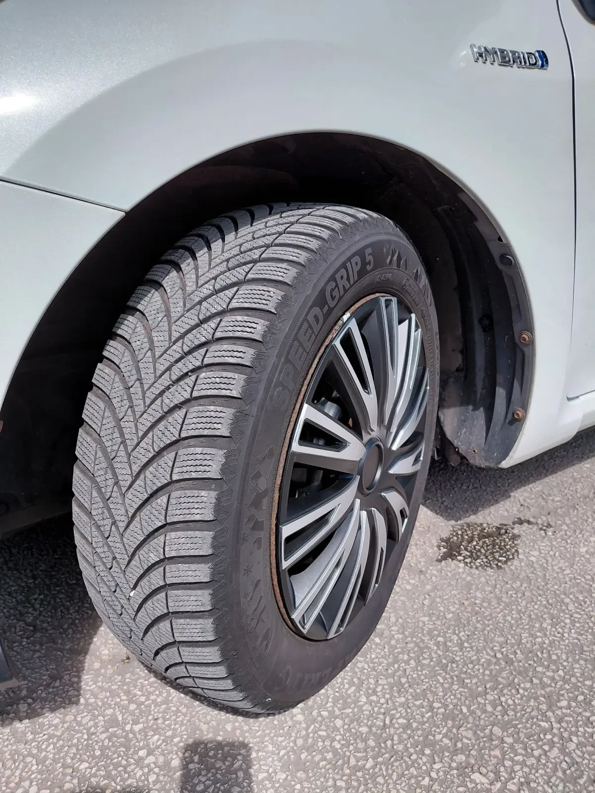 Toyota Auris Hybrid - Автоматик - ТОП..., снимка 2 - Автомобили и джипове - 54334296