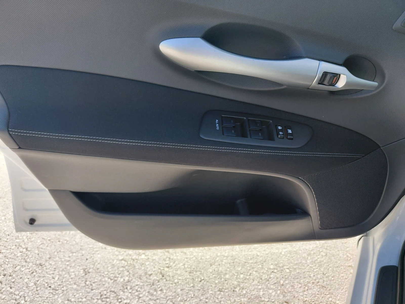 Toyota Auris Hybrid - Автоматик - ТОП..., снимка 10 - Автомобили и джипове - 54334296