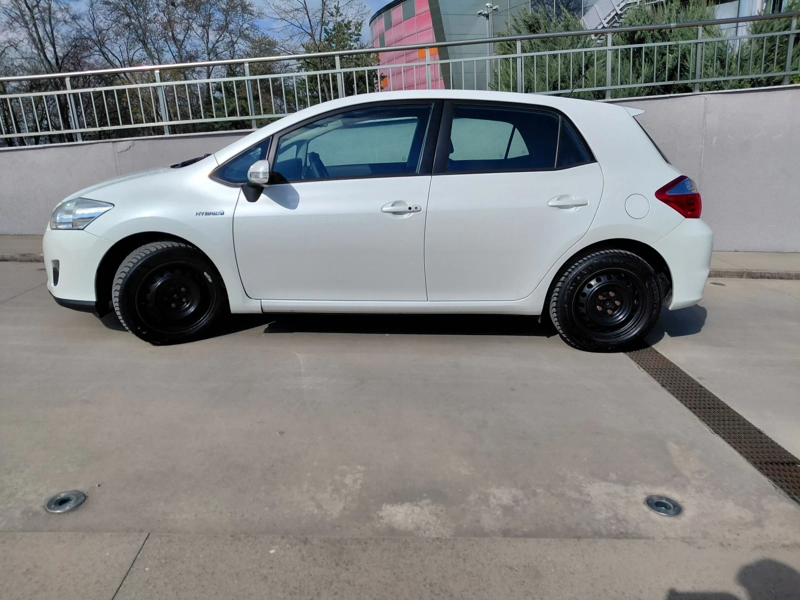 Toyota Auris Hybrid - Автоматик - ТОП..., снимка 3 - Автомобили и джипове - 54334296