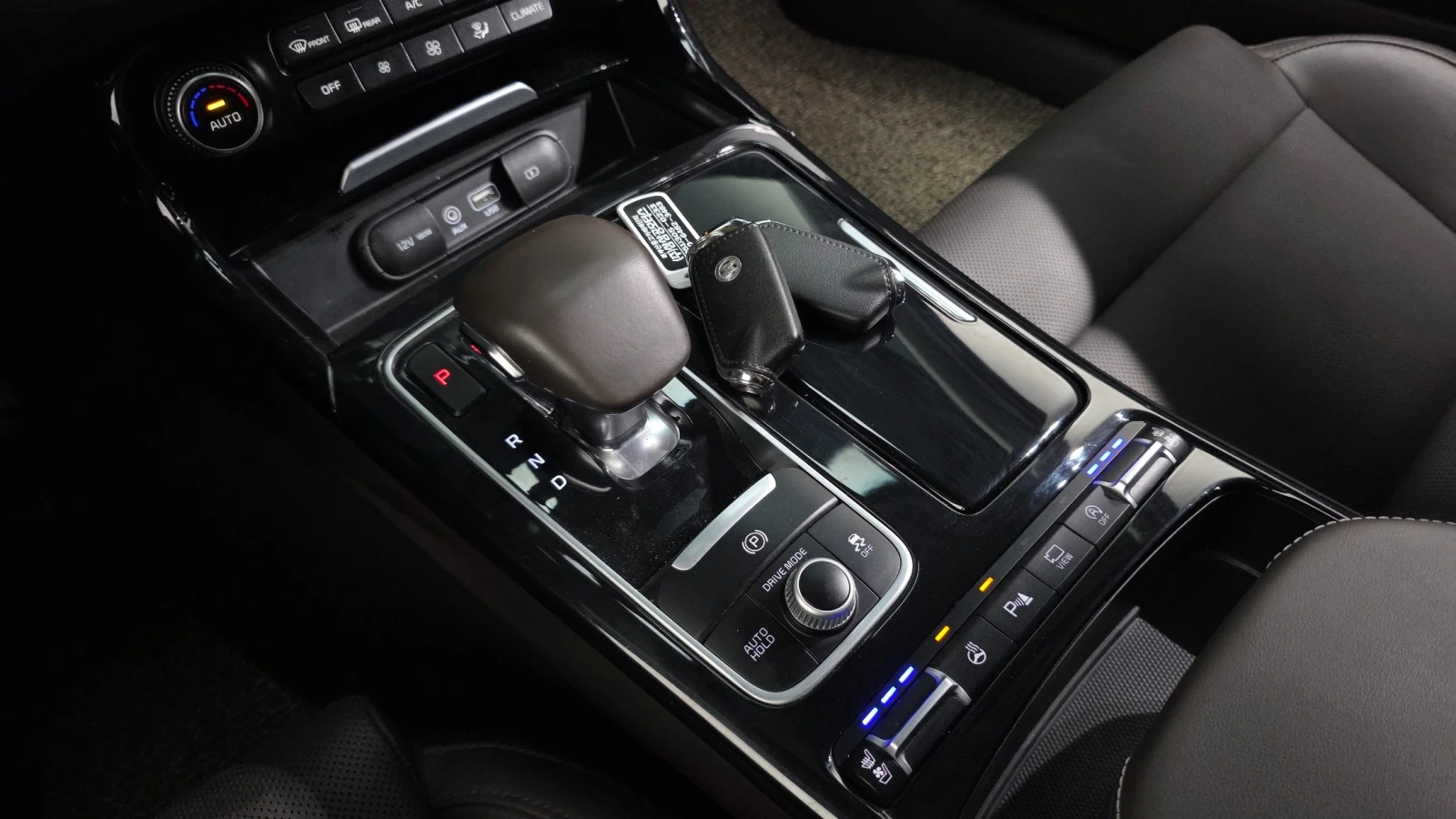 Kia Stinger 2.0 Turbo 2WD Platinum | PANORAMA | NAVI | КОЖА, снимка 11 - Автомобили и джипове - 54781967
