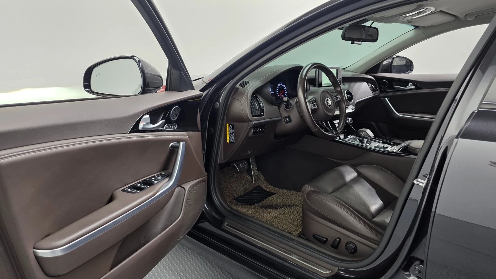 Kia Stinger 2.0 Turbo 2WD Platinum | PANORAMA | NAVI | КОЖА, снимка 15 - Автомобили и джипове - 54781967