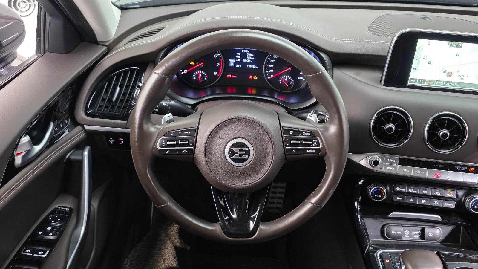 Kia Stinger 2.0 Turbo 2WD Platinum | PANORAMA | NAVI | КОЖА, снимка 8 - Автомобили и джипове - 54781967