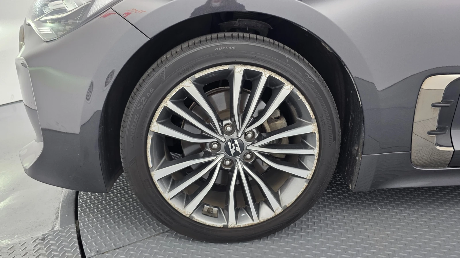 Kia Stinger 2.0 Turbo 2WD Platinum | PANORAMA | NAVI | КОЖА, снимка 17 - Автомобили и джипове - 54781967
