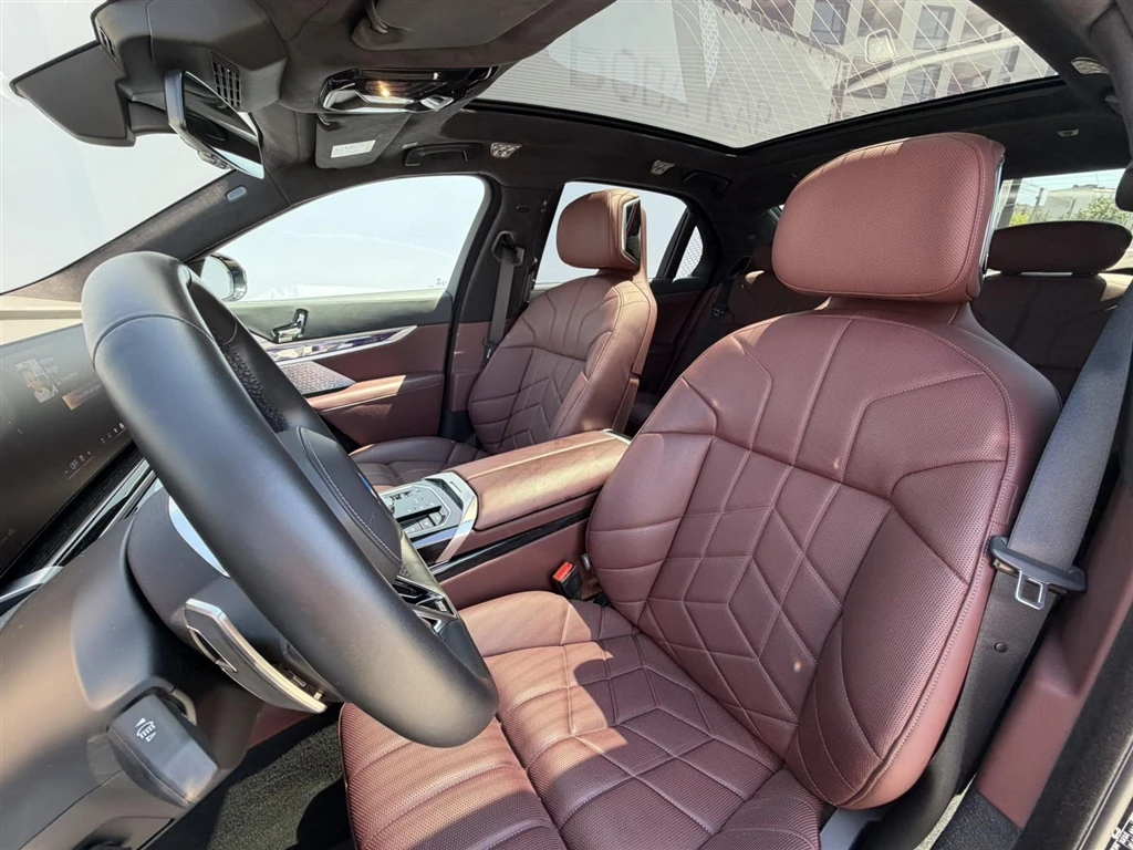 BMW 740 xDrive Sedan, снимка 8 - Автомобили и джипове - 55031443