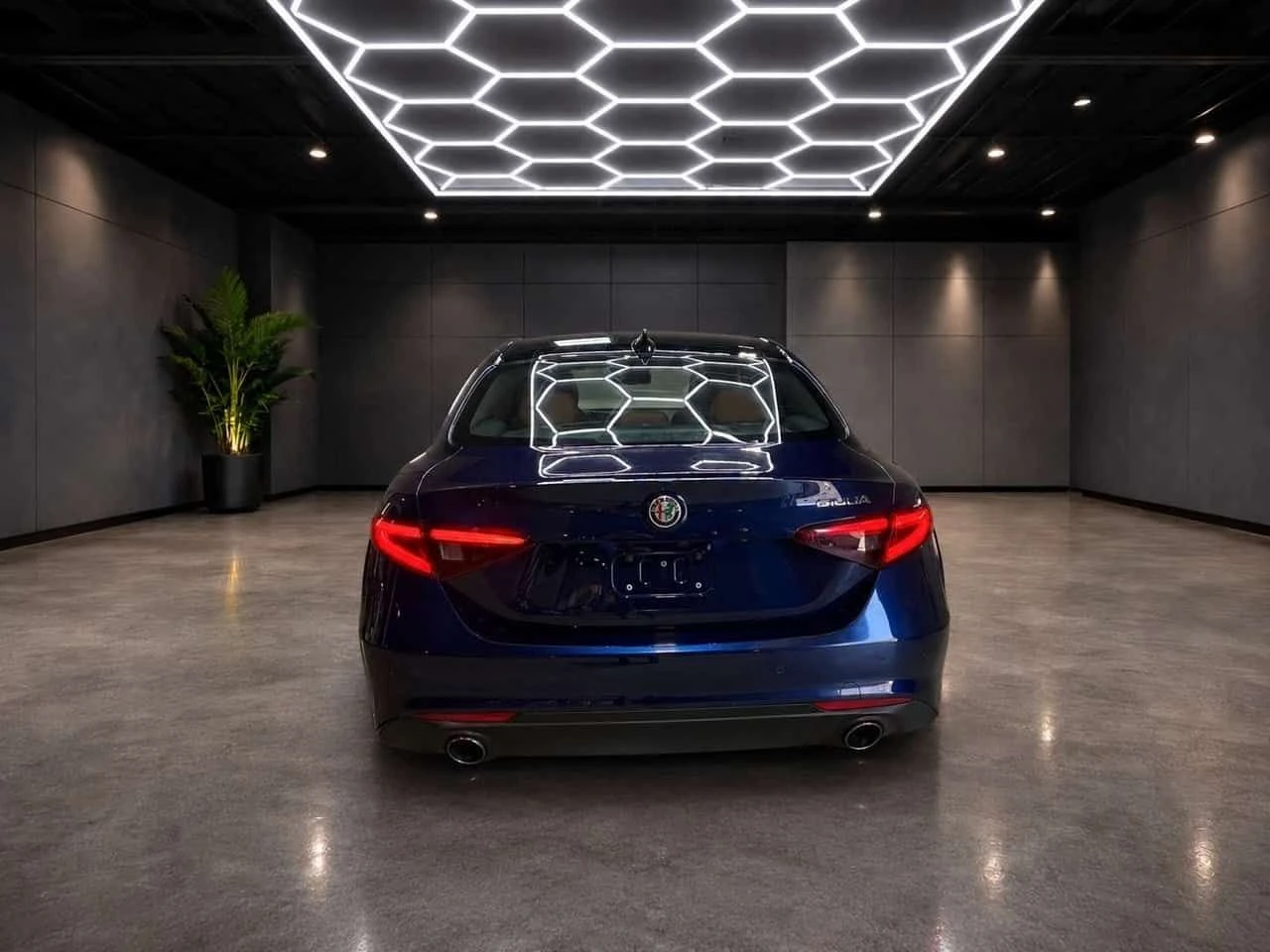 Alfa Romeo Giulia * 4dr Sdn RWD * CARFAX * ЦЕНА ДО БГ, снимка 4 - Автомобили и джипове - 55380462