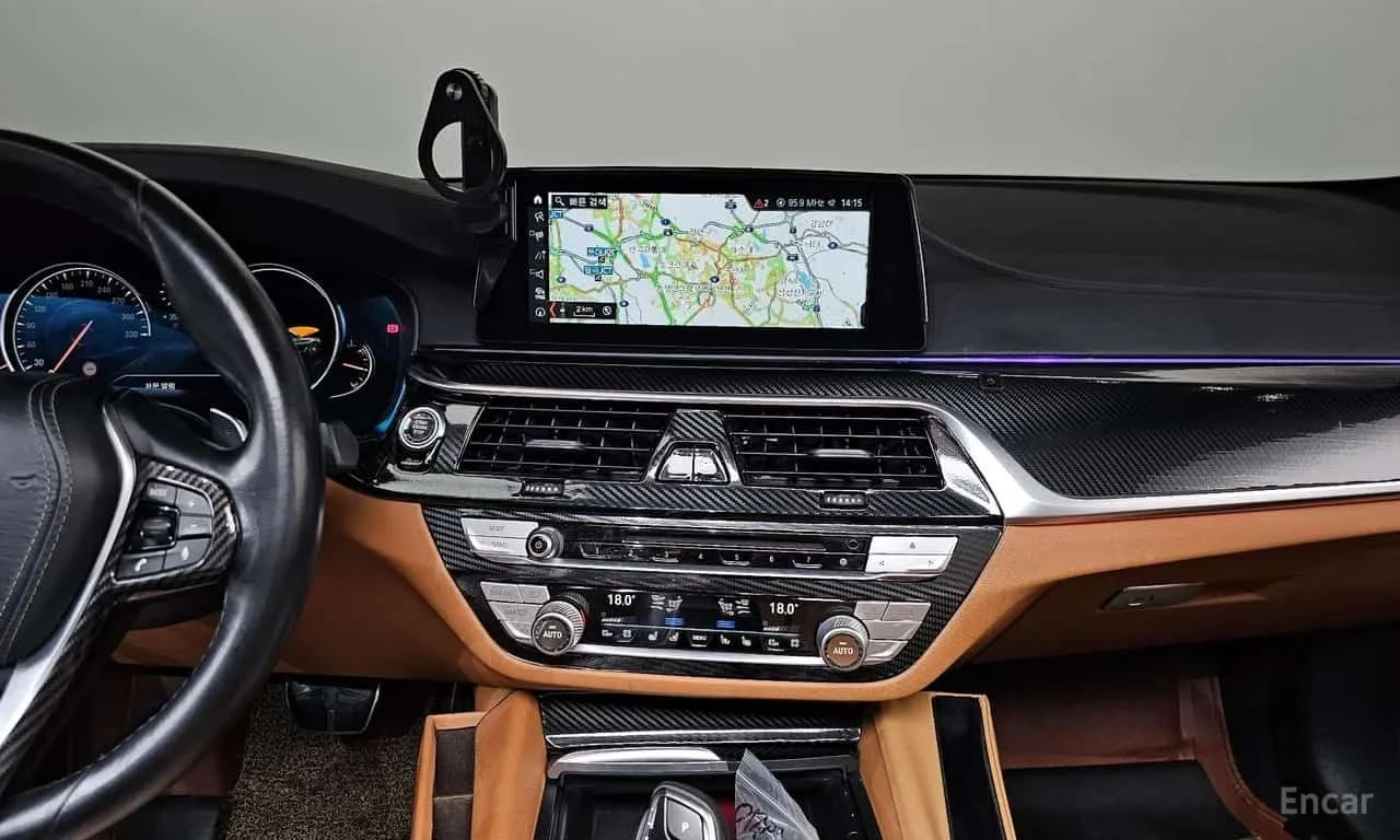 BMW 520 d xDrive M Sport Package Plus * DISTRONIC, снимка 14 - Автомобили и джипове - 55571960
