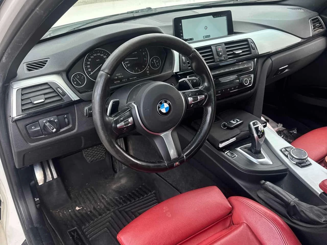 BMW 330 * 330i xDrive* АВТОКРЕДИТ БЕЗ ПЪРВОНАЧАЛНА ВНОСКА*, снимка 5 - Автомобили и джипове - 55746540