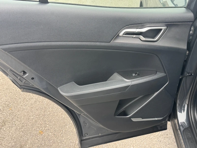 Kia Sportage 1.6T GDI HEV, снимка 12 - Автомобили и джипове - 52979033