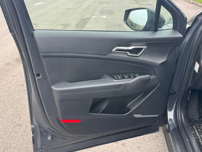Kia Sportage 1.6T GDI HEV, снимка 14 - Автомобили и джипове - 52979033