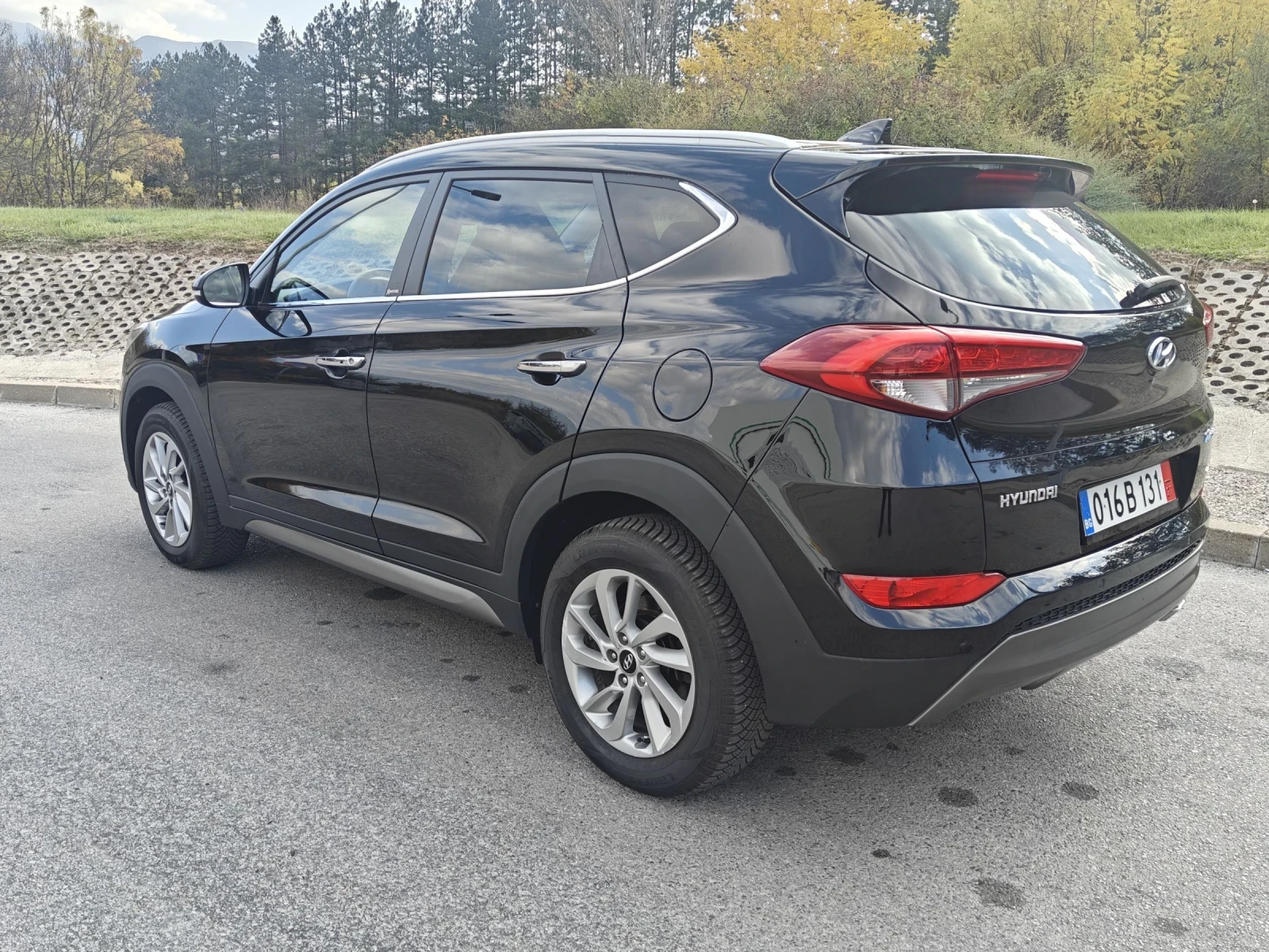 Hyundai Tucson Уникален/2.0/4х4 - изображение 4