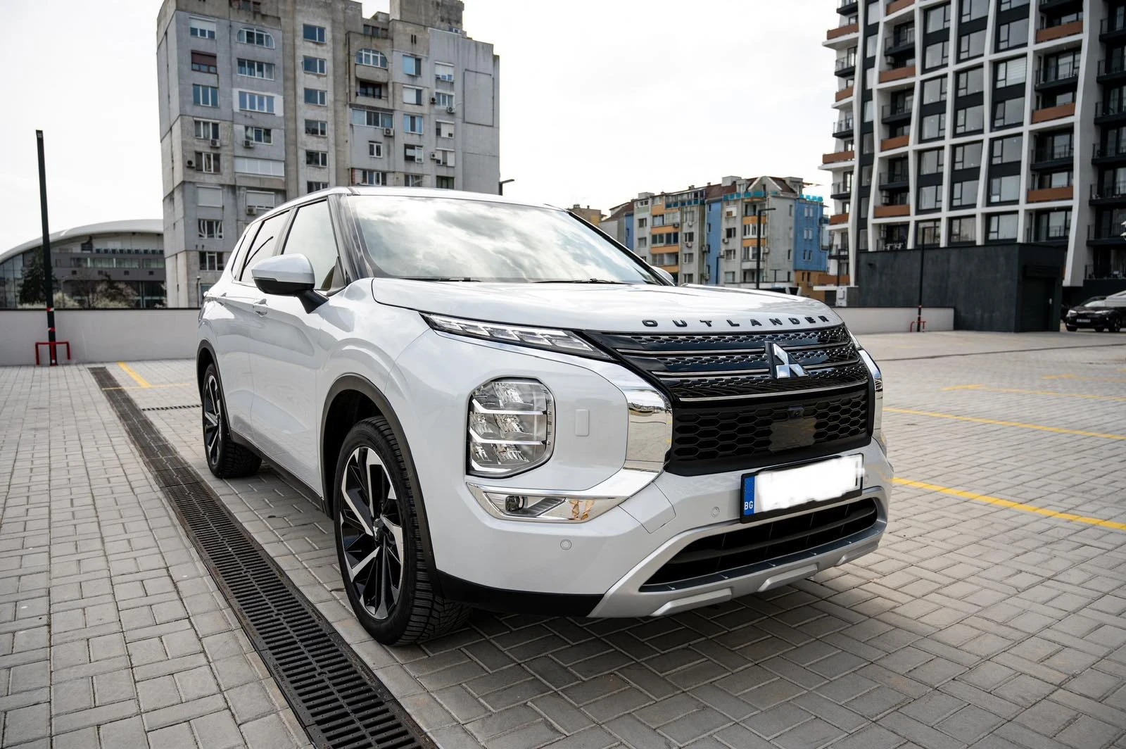Mitsubishi Outlander SE/BLACK EDITION - изображение 2