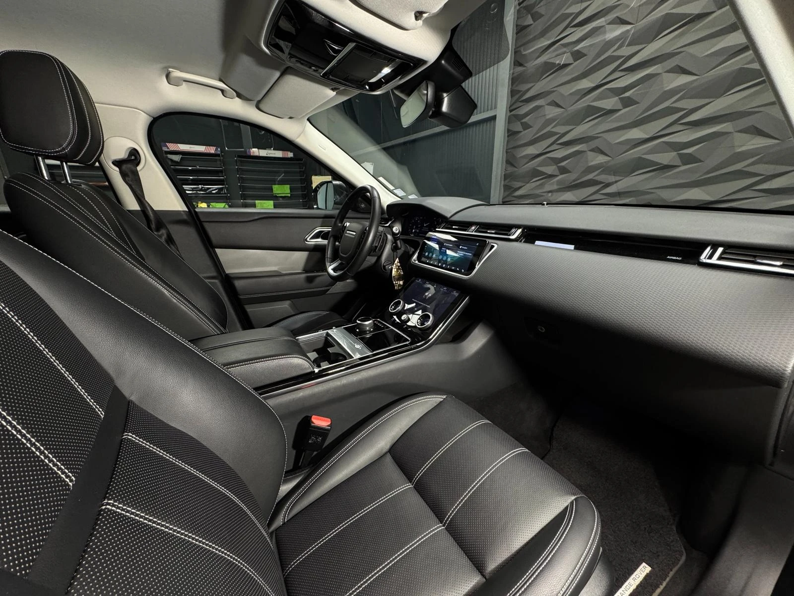 Land Rover Range Rover Velar DE275 SE AWD Meridian* Camera* Обдухване* Подгрев - изображение 10