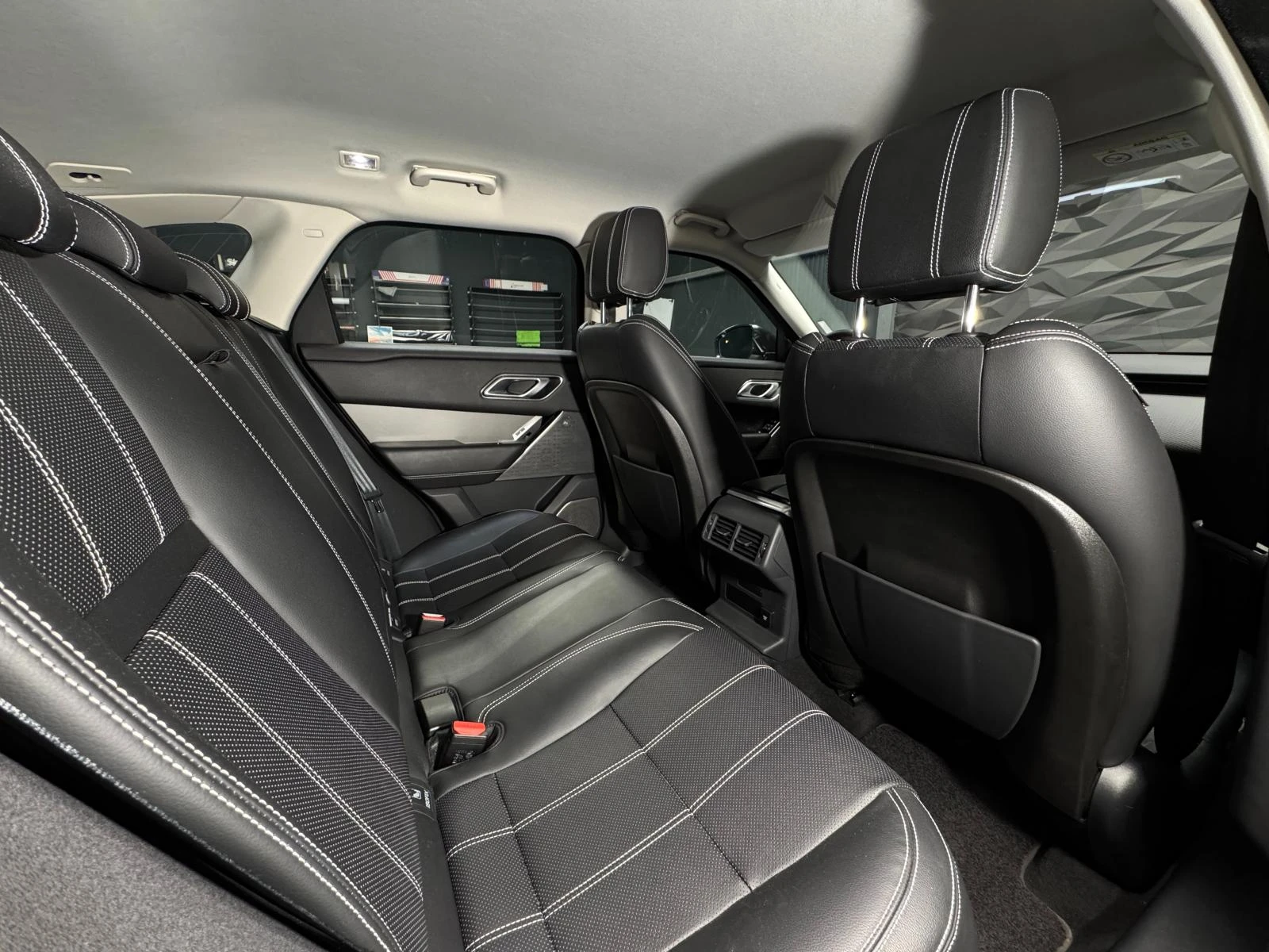 Land Rover Range Rover Velar DE275 SE AWD Meridian* Camera* Обдухване* Подгрев - изображение 9