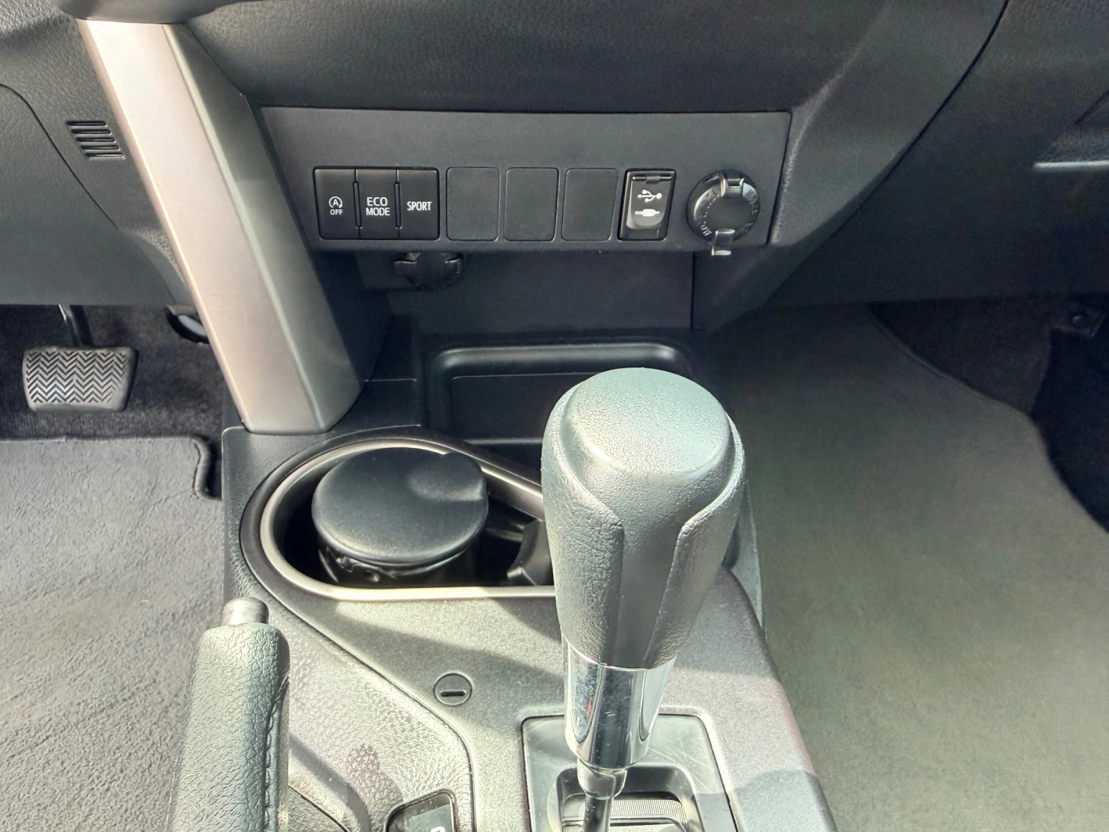 Toyota Rav4 2.0I ШВЕЙЦАРИЯ, снимка 13 - Автомобили и джипове - 54412459