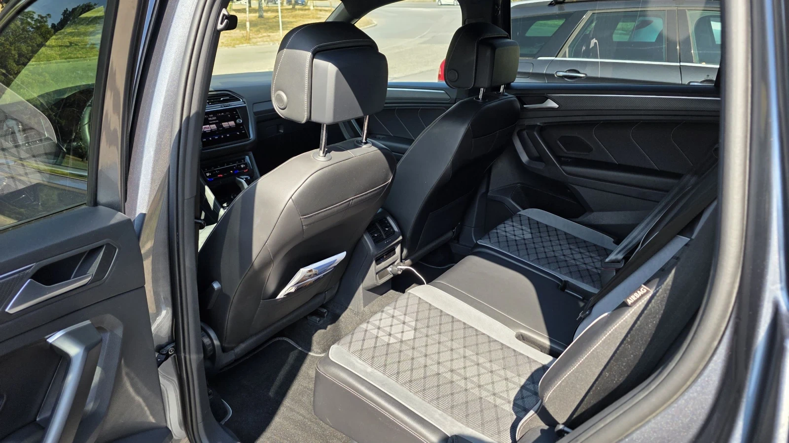 VW Tiguan Allspace R Line 2.00 TDI 4Motion, снимка 10 - Автомобили и джипове - 54915525