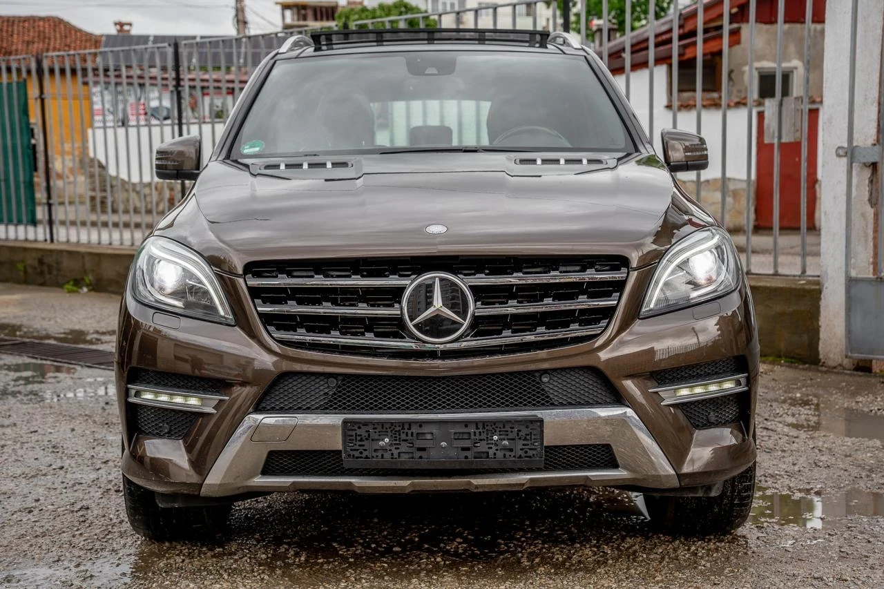 Mercedes-Benz ML 350 BlueTEC-AMG-DESIGNO-EDITION1-PANO-DISTR-ОБДУХ-FULL, снимка 2 - Автомобили и джипове - 55036945