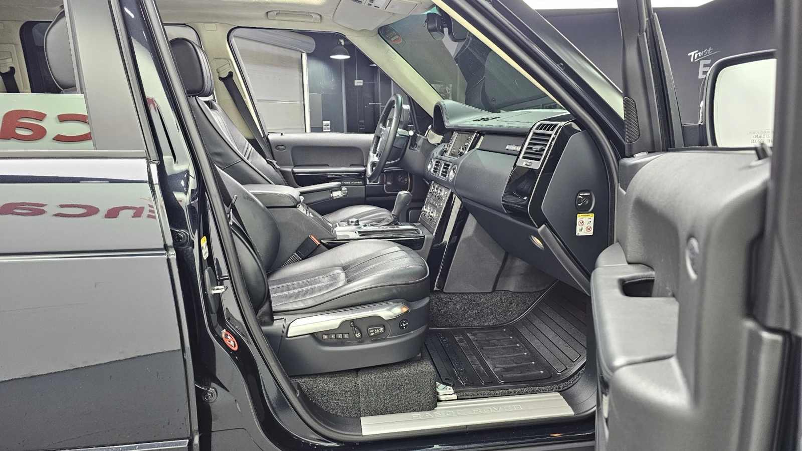 Land Rover Range rover 5.0* BLIND SPOT* 360* ЛЮК* ПОДГРЕВ ВОЛАН* КРАЙНА Ц, снимка 11 - Автомобили и джипове - 55496171