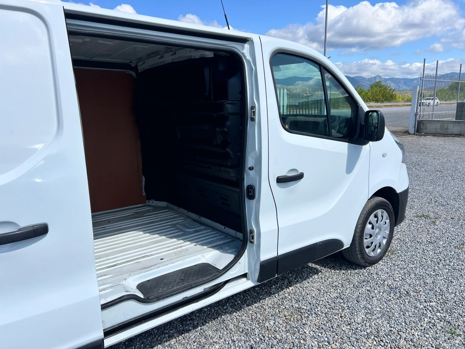Renault Trafic Дълга база , снимка 17 - Бусове и автобуси - 55429502