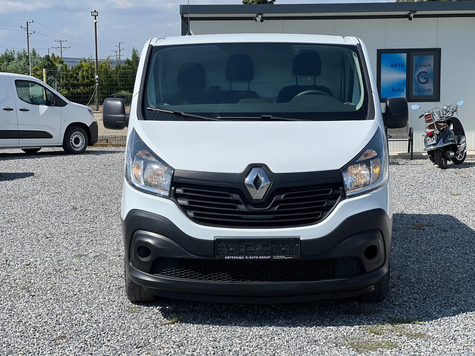 Renault Trafic Дълга база , снимка 2 - Бусове и автобуси - 55429502