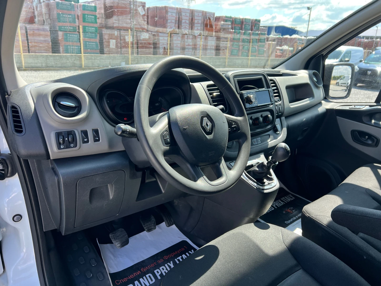 Renault Trafic Дълга база , снимка 9 - Бусове и автобуси - 55429502