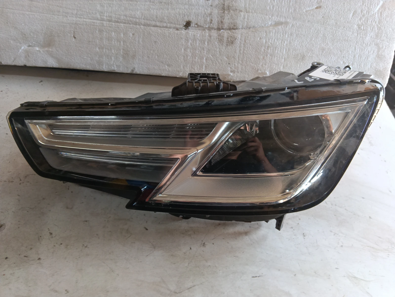 фар ляв 8W0941008 XENON Audi A4