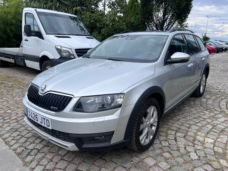 Skoda Octavia Scout  4x4 automat, снимка 1 - Автомобили и джипове - 47213839