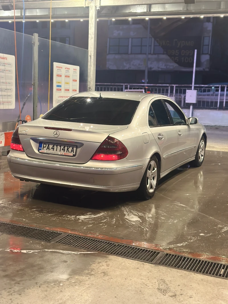 Mercedes-Benz E 220 2.2 CDI, снимка 3 - Автомобили и джипове - 48158195