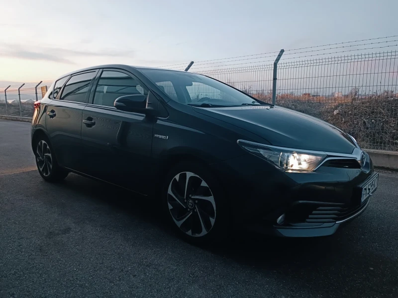 Toyota Auris 1.8 Hybrid , снимка 10 - Автомобили и джипове - 48836410