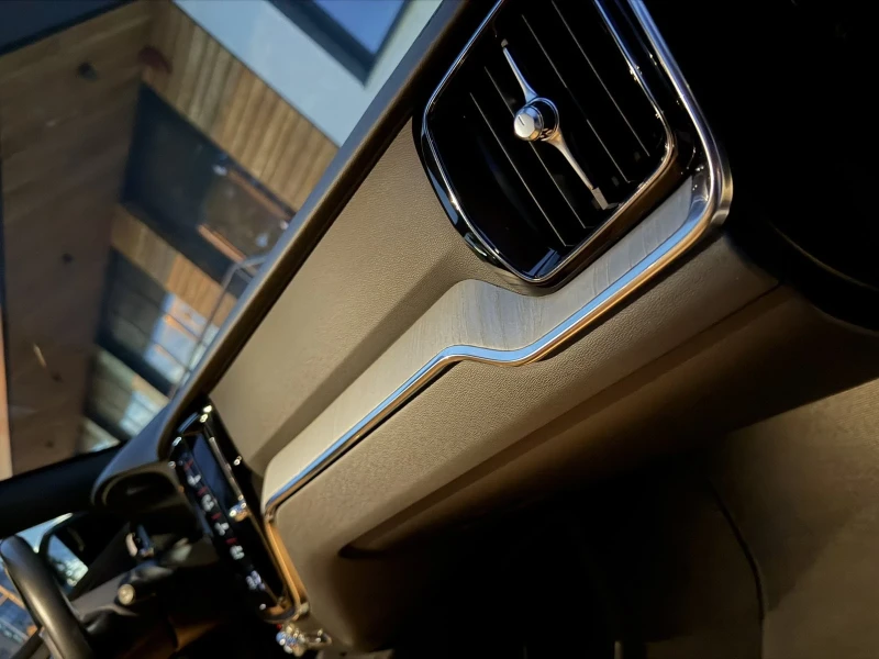 Volvo V60 T5 inscription, снимка 16 - Автомобили и джипове - 52033332