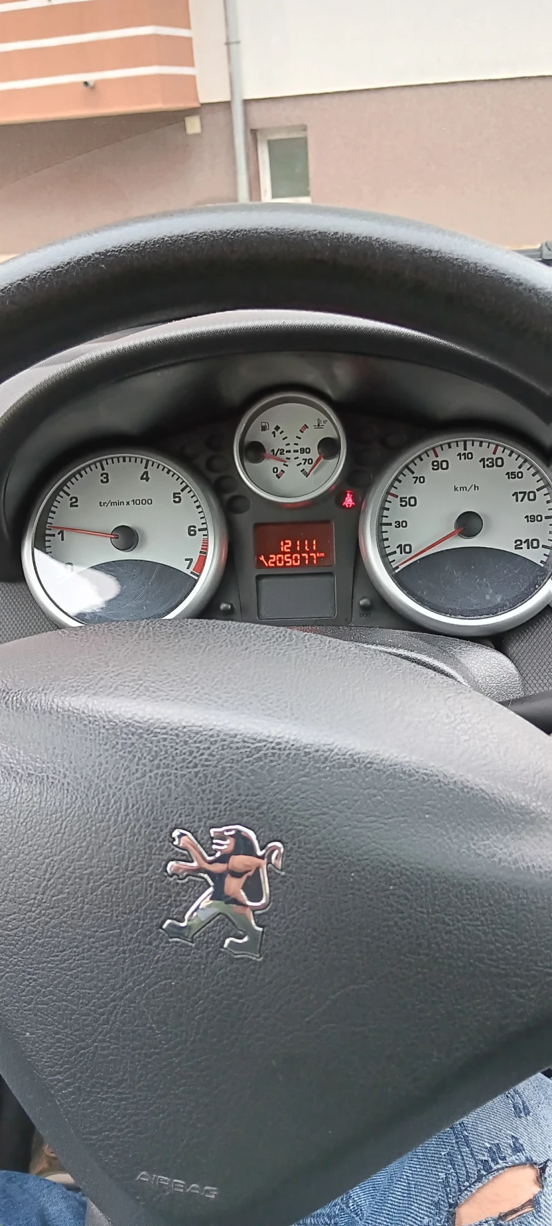 Peugeot 207 1.4I 74кс, снимка 5 - Автомобили и джипове - 52381370