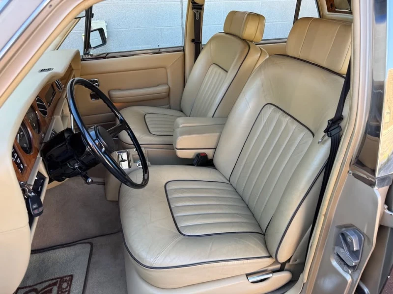 Rolls-Royce Silver Spur С РЕГИСТРАЦИЯ & АВТО КРЕДИТ, снимка 15 - Автомобили и джипове - 53539696