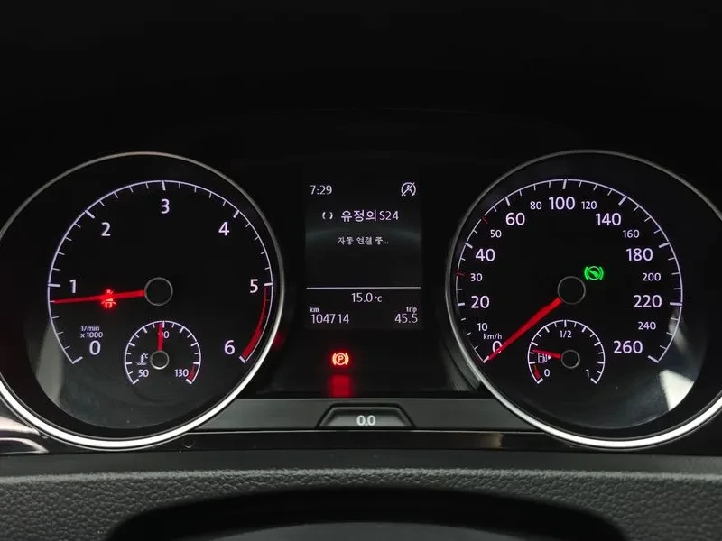 VW Golf 2.0 TDI, снимка 8 - Автомобили и джипове - 54300716