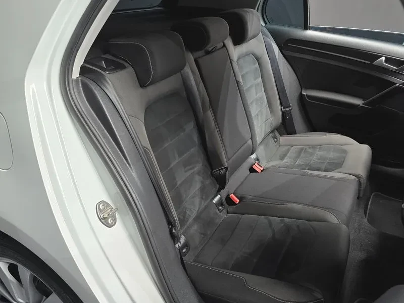 VW Golf 2.0 TDI, снимка 12 - Автомобили и джипове - 54300716