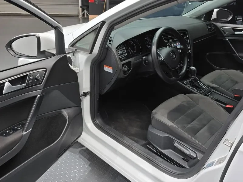 VW Golf 2.0 TDI, снимка 11 - Автомобили и джипове - 54300716