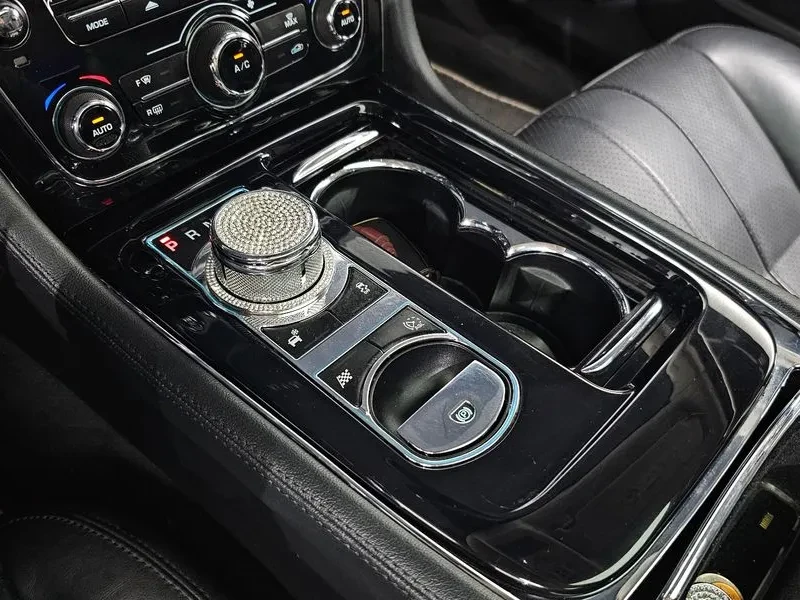Jaguar Xj 3.0D, снимка 9 - Автомобили и джипове - 54454357