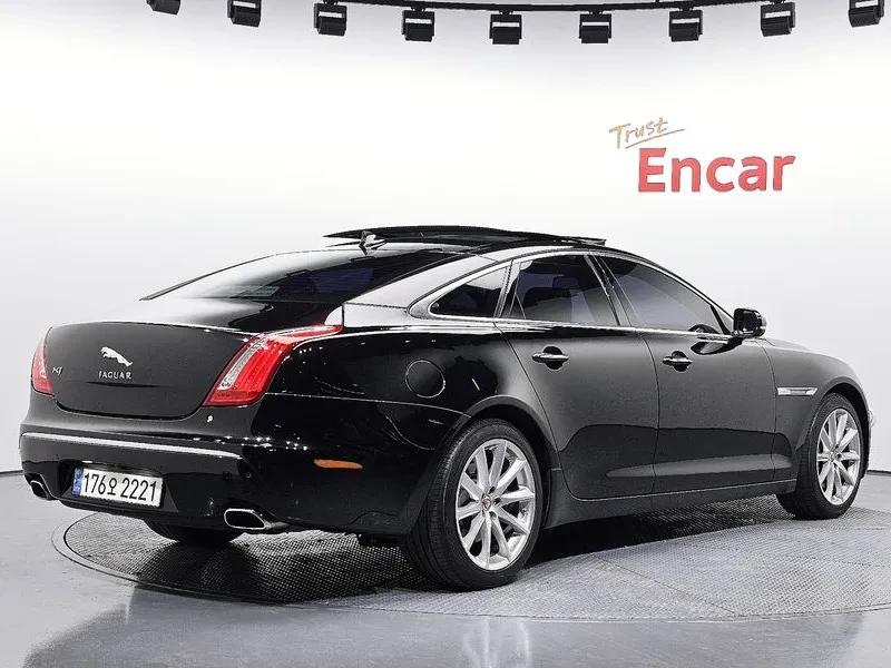 Jaguar Xj 3.0D, снимка 2 - Автомобили и джипове - 54454357