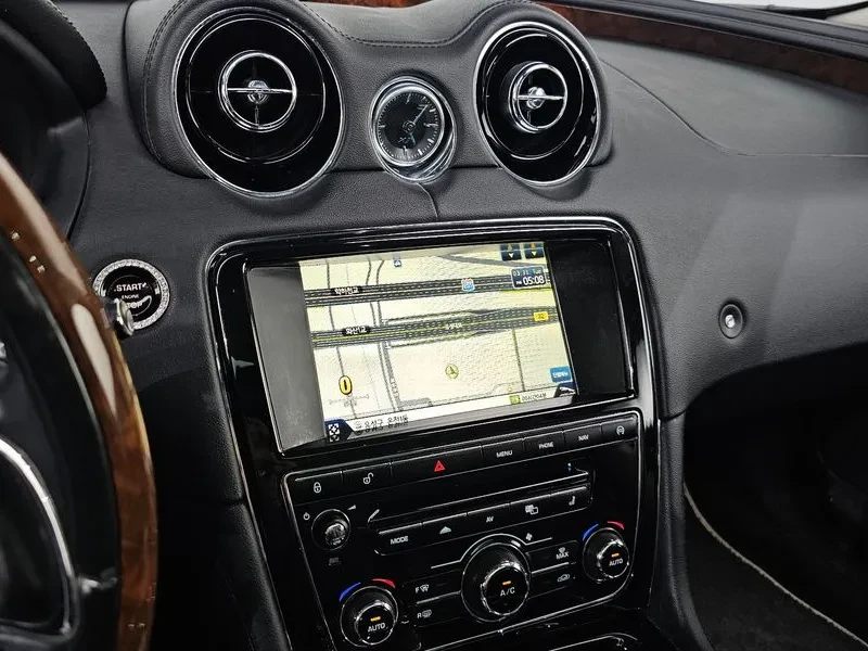 Jaguar Xj 3.0D, снимка 15 - Автомобили и джипове - 54454357