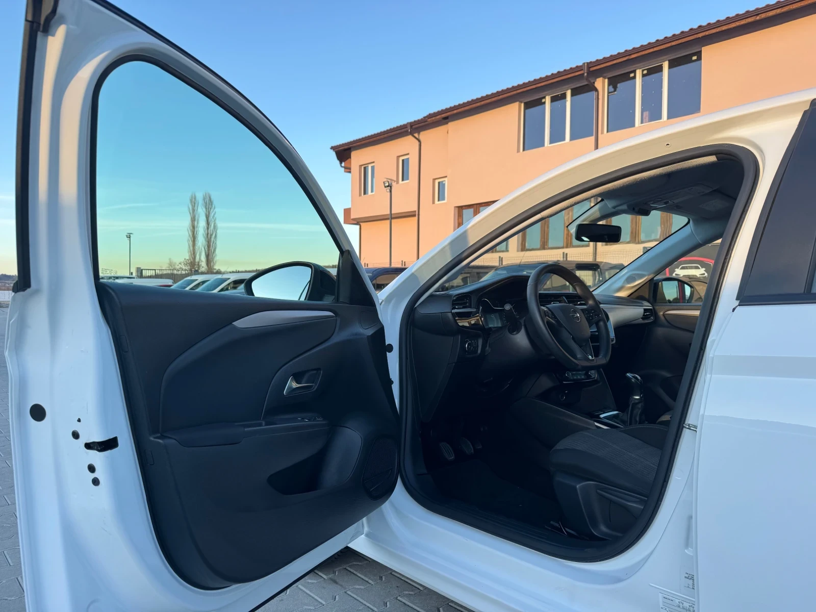 Opel Corsa 1.2i NOVA SERVIZ - изображение 9