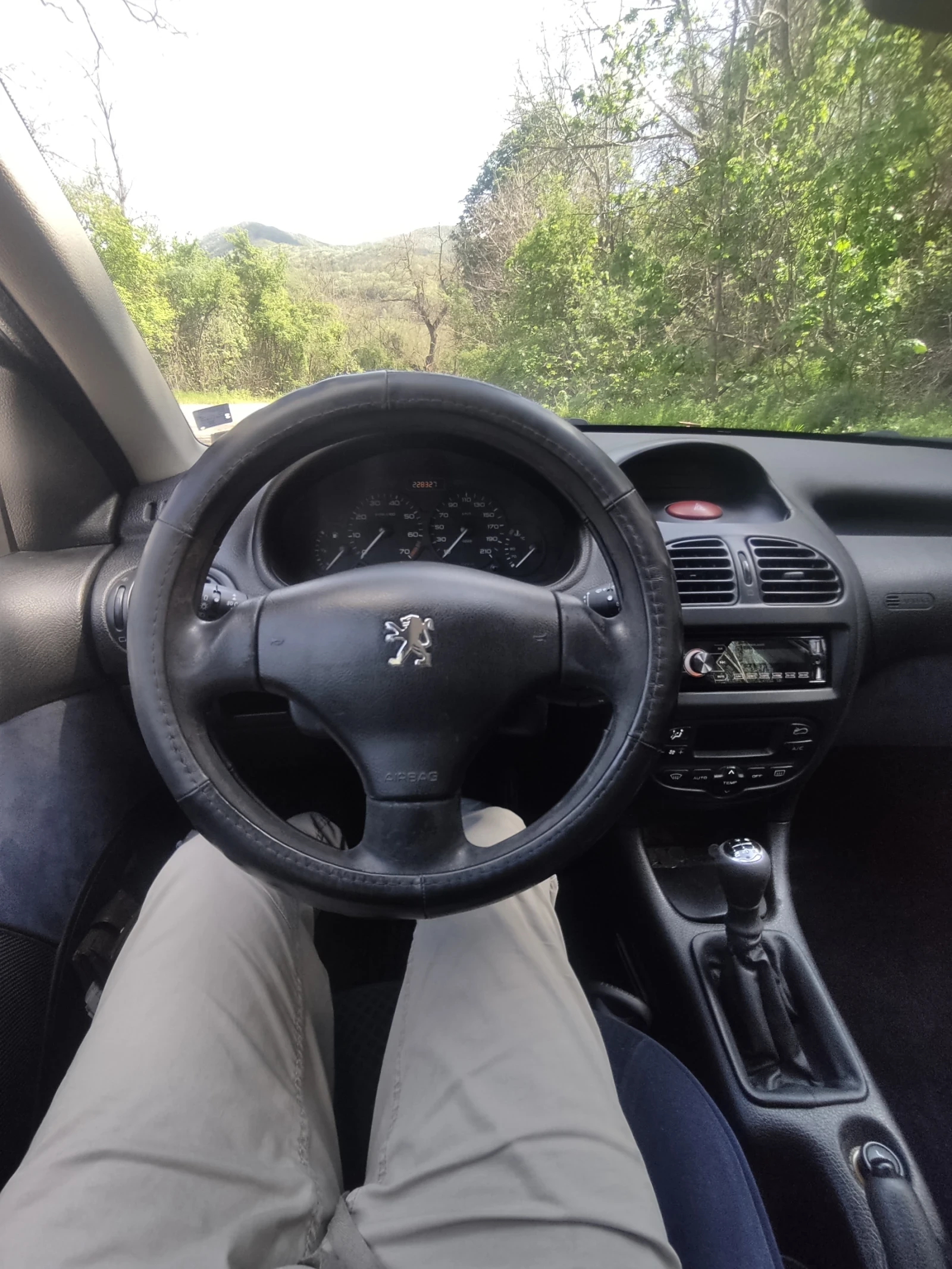 Peugeot 206 1.1i - изображение 8