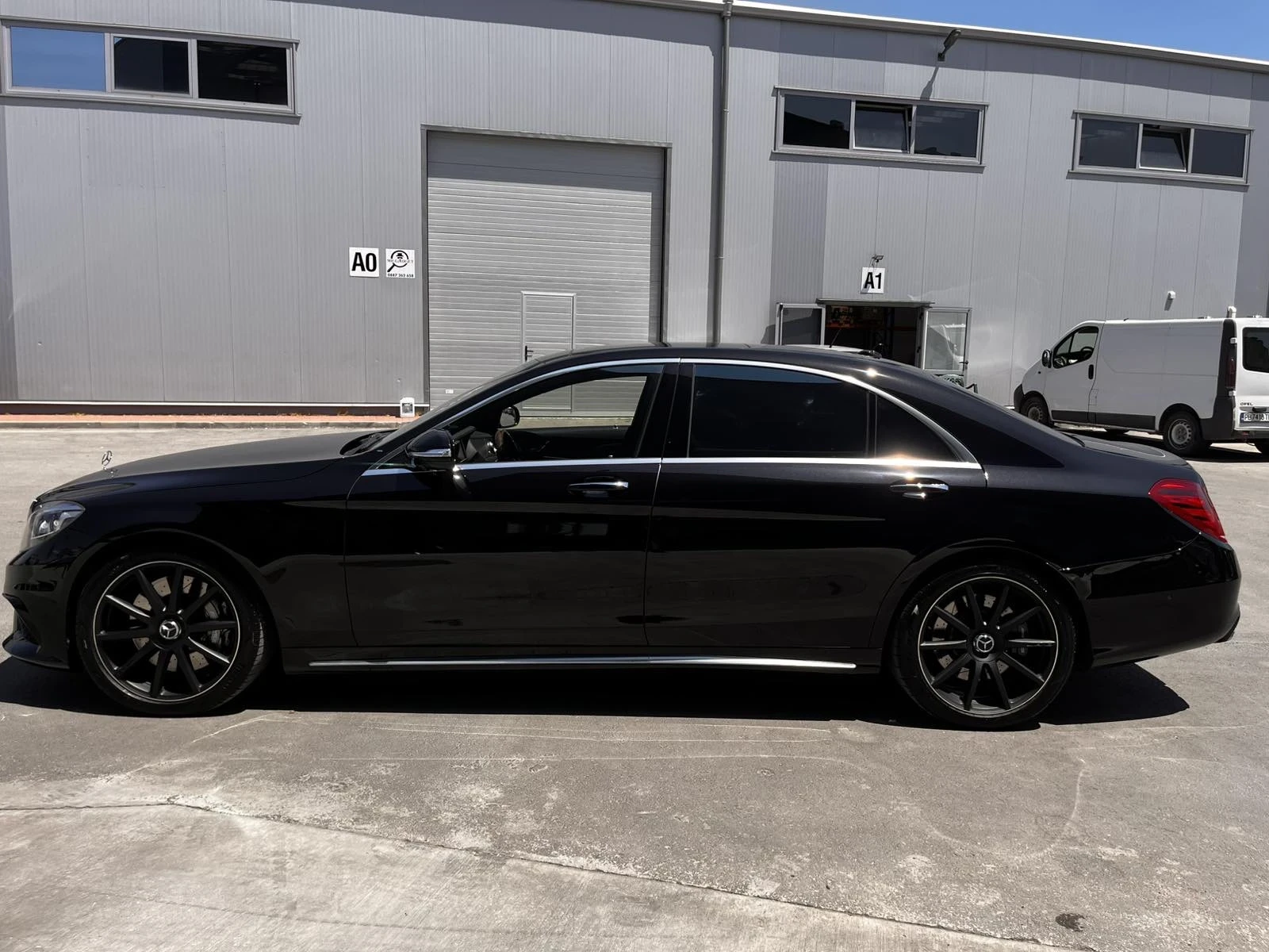 Mercedes-Benz S 63 AMG Full, Burmester, TV, DIST първи собственик - изображение 4