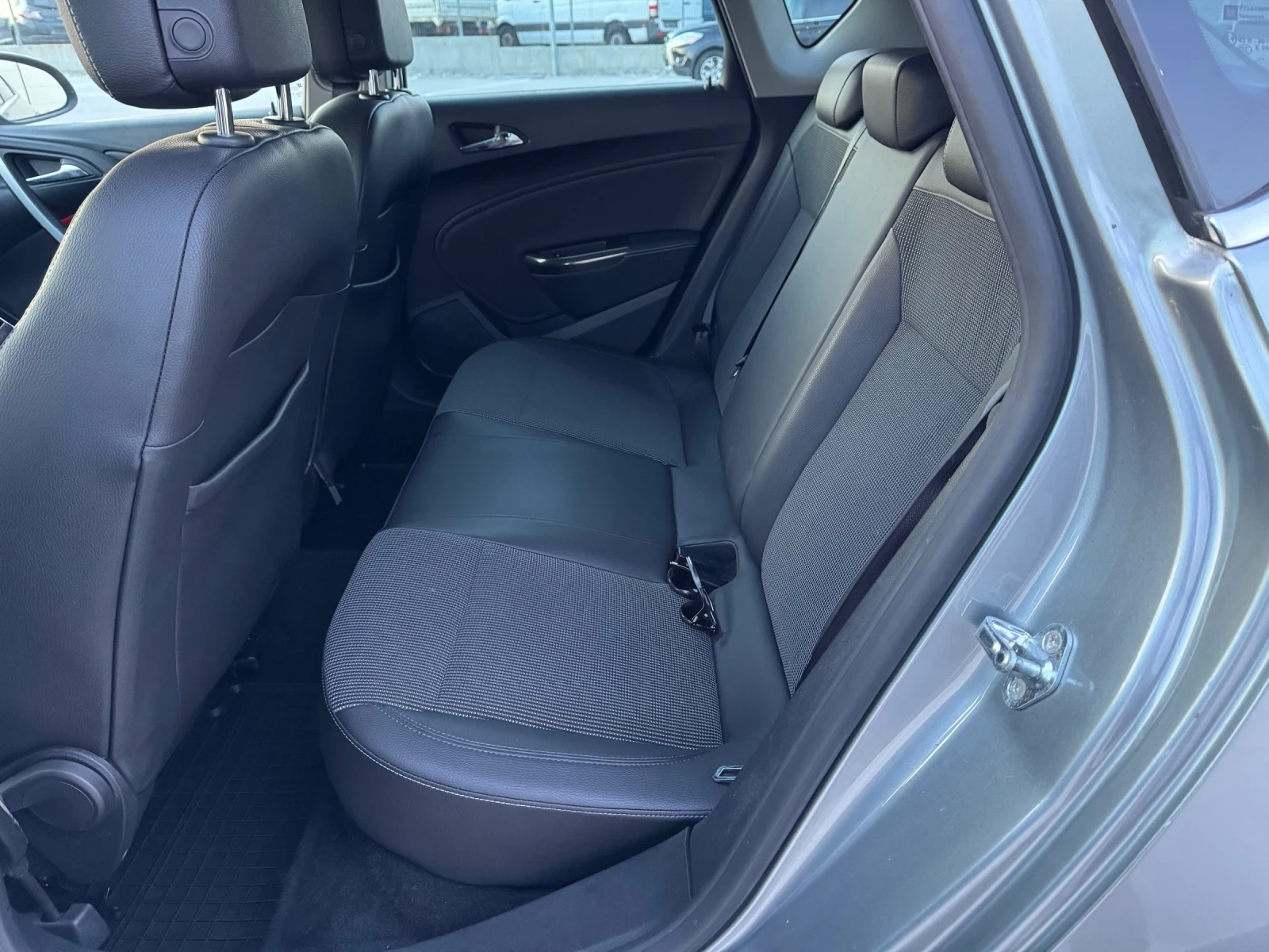 Opel Astra 1.7 CDTI - COSMO , снимка 15 - Автомобили и джипове - 53748418