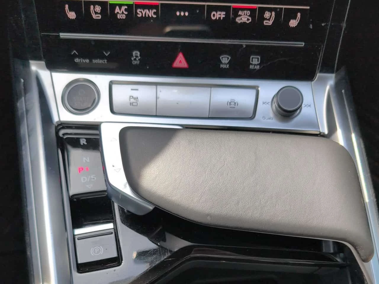 Audi E-Tron * Technik * 360 * ПРЕДСТАВИТЕЛСТВО * ОБДУХВАНЕ, снимка 10 - Автомобили и джипове - 54034624