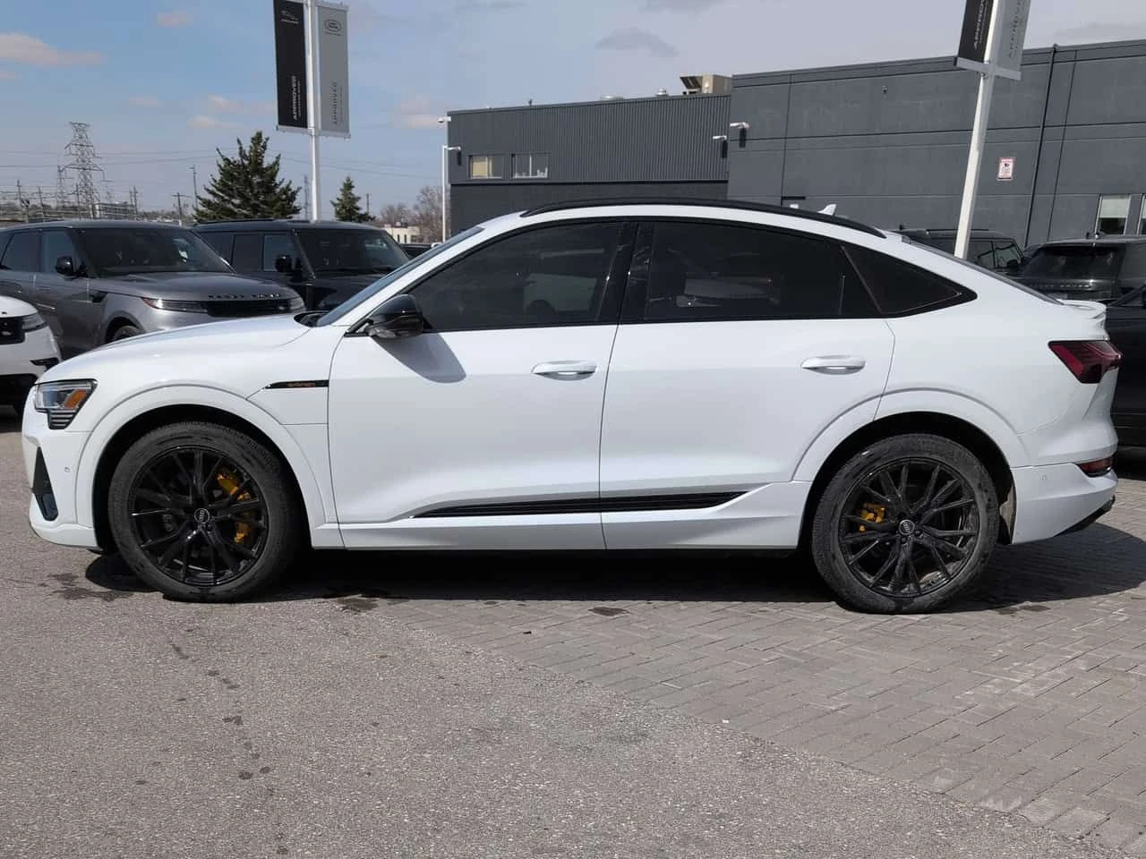 Audi E-Tron * Technik * 360 * ПРЕДСТАВИТЕЛСТВО * ОБДУХВАНЕ, снимка 2 - Автомобили и джипове - 54034624