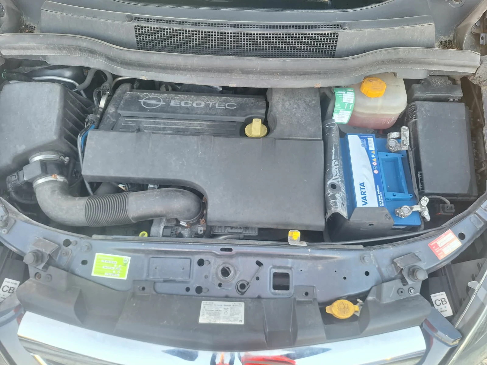 Opel Zafira 2.2i клима, снимка 8 - Автомобили и джипове - 54142824