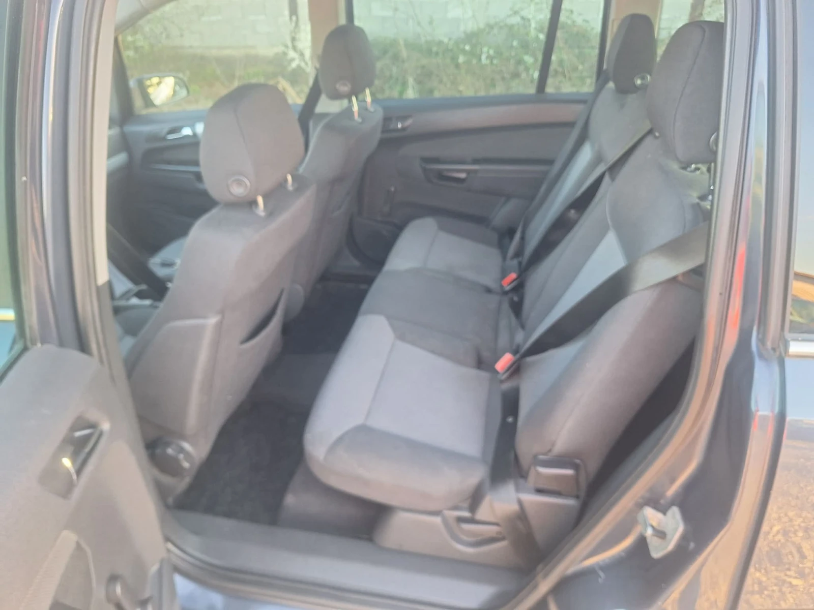 Opel Zafira 2.2i клима, снимка 16 - Автомобили и джипове - 54142824