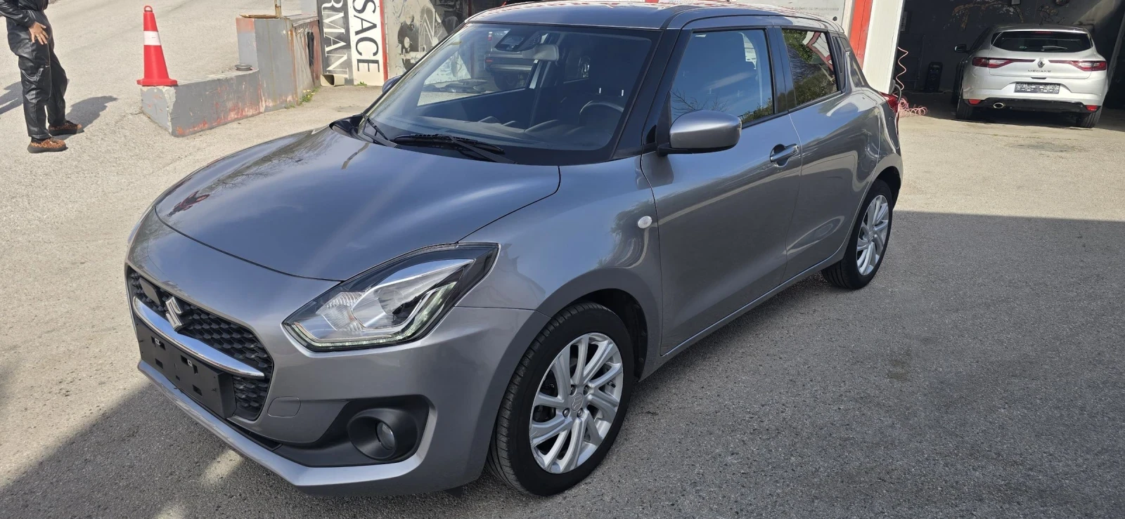 Suzuki Swift 1.2 HYBRID, снимка 2 - Автомобили и джипове - 54159021