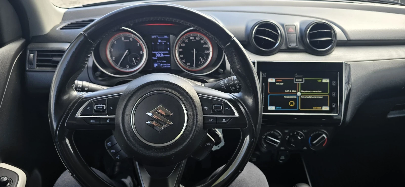 Suzuki Swift 1.2 HYBRID, снимка 7 - Автомобили и джипове - 54159021