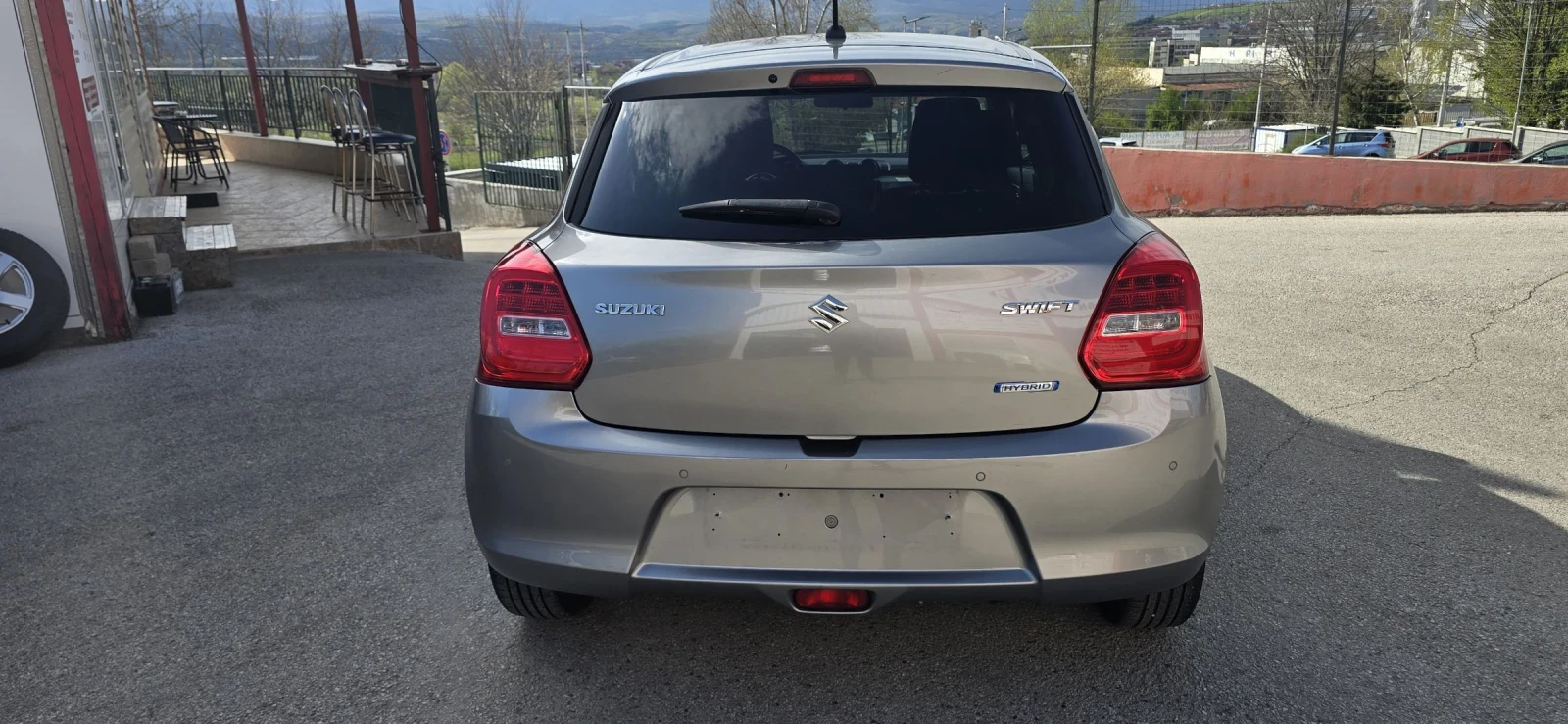 Suzuki Swift 1.2 HYBRID, снимка 4 - Автомобили и джипове - 54159021